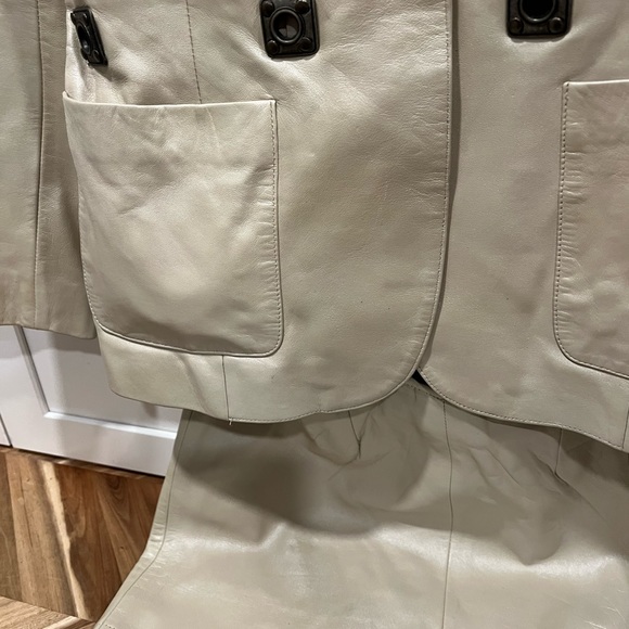 Saguaro leather suit ivory pearl color size M jacket size 8 skirt - Picture 15 of 15